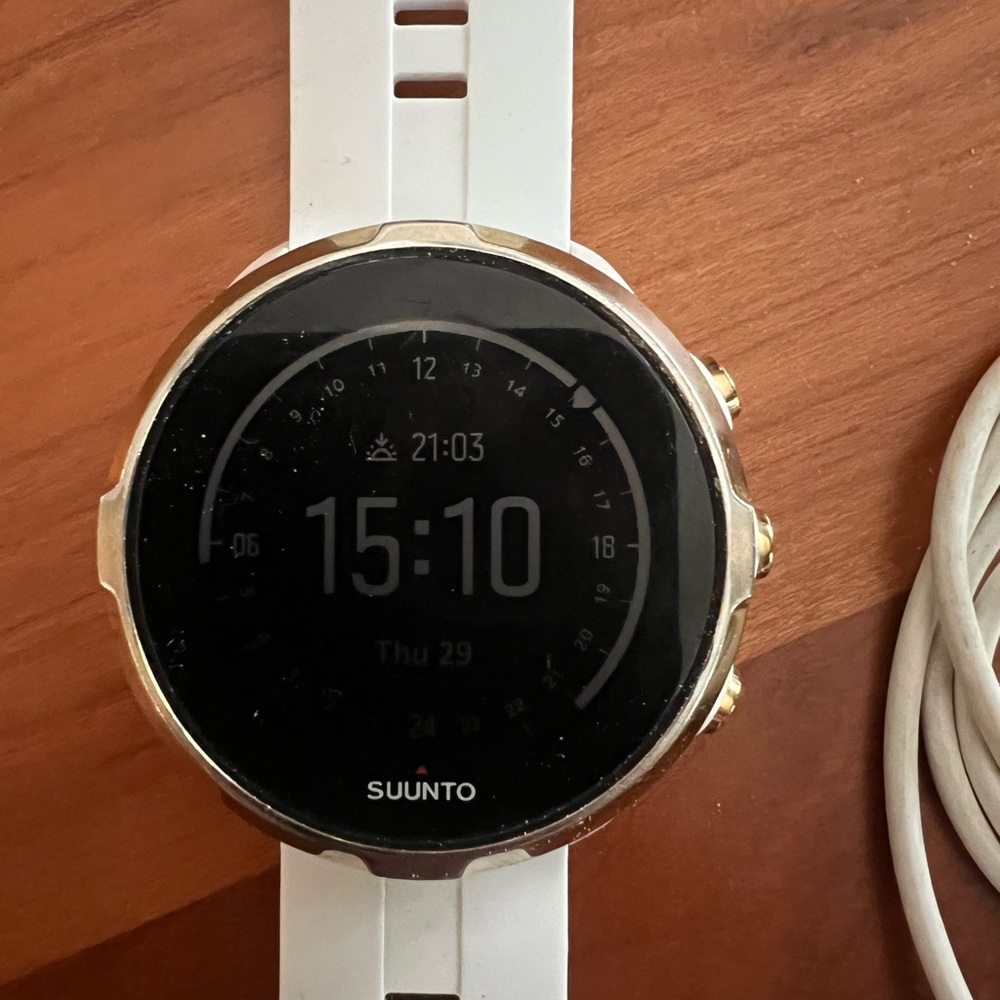 Suunto White Smartwatch with Advanced Fitness Tracking - Picture 2 of 5